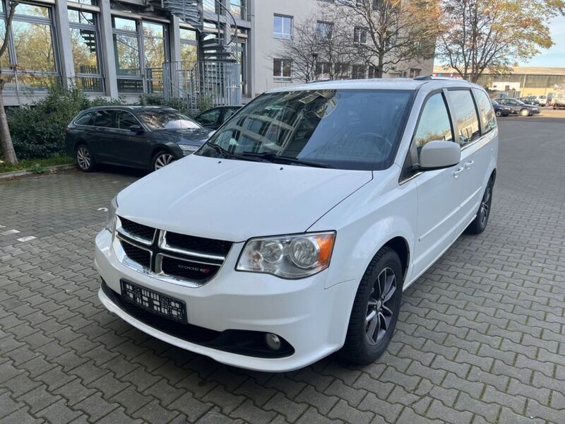 Weiß Gebraucht 2018 Dodge Grand Caravan Van / Kleinbus | 18.500 € (Fairer Preis) - Bild 1/4