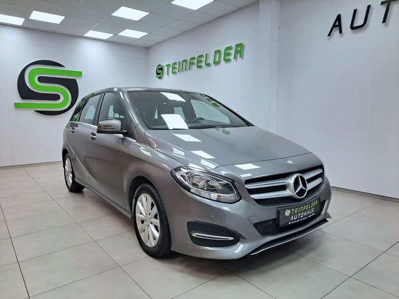 Grau Gebraucht 2017 Mercedes B180 Urban Van / Kleinbus | 16.990 € (Etwas zu teuer) - Bild 1/4