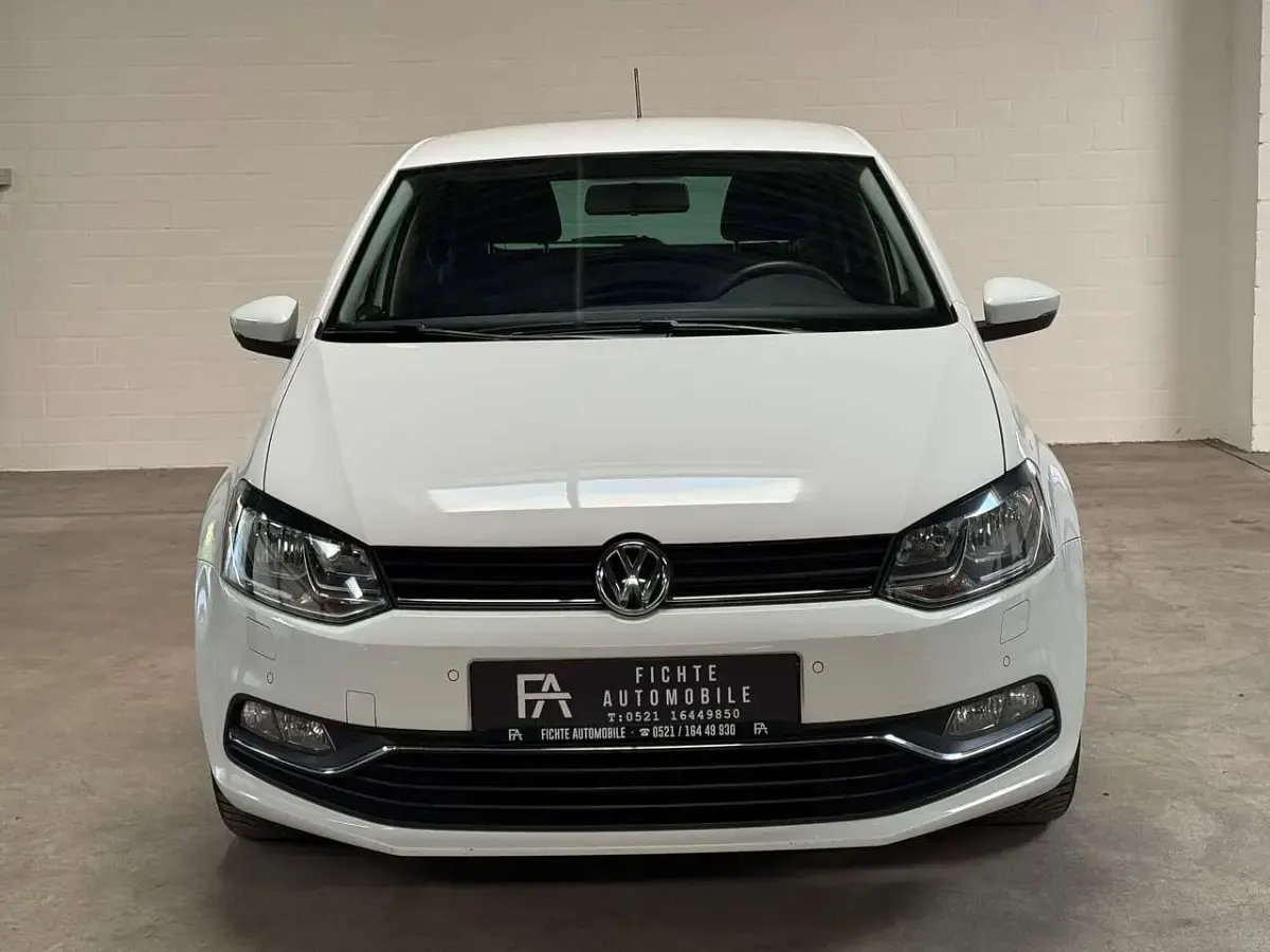 Gebraucht VW Polo Comfortline 90 PS (66 kW) 2015 Pure white Kleinwagen