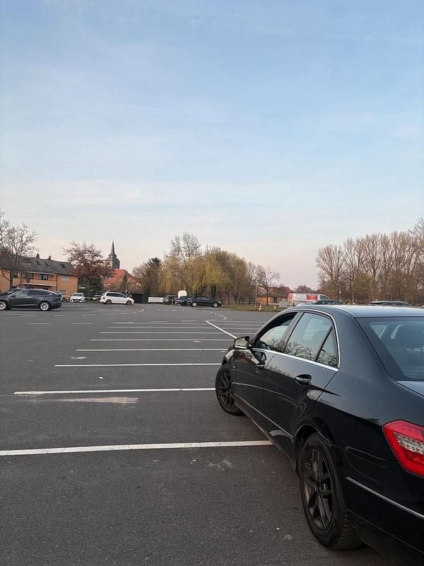 Gebraucht Mercedes E200 130 PS (95 kW) 2011 Schwarz Limousine