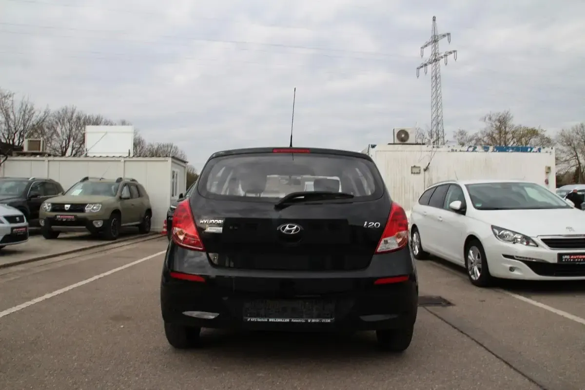 Gebraucht Hyundai i20 Edition 86 PS (63 kW) 2014 Schwarz Kleinwagen