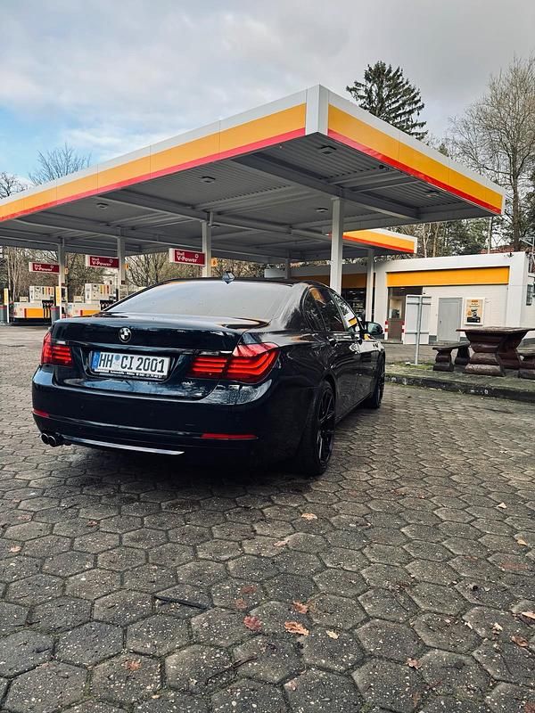 Gebraucht BMW 730 258 PS (189 kW) 2014 Blau Limousine