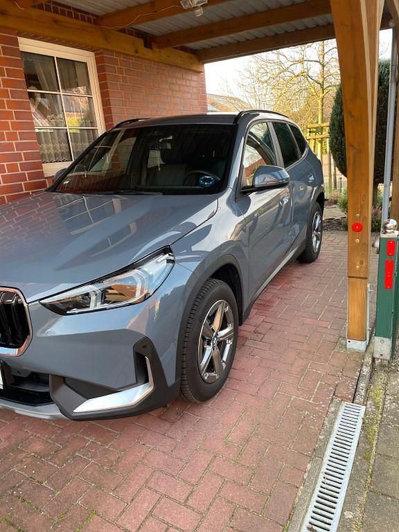 Grau Gebraucht 2024 BMW X1 SUV | 34.980 € (Superpreis) - Bild 1/4