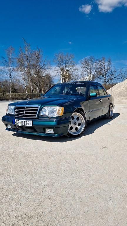 Grün Gebraucht 1994 Mercedes E280 AMG Limousine | 12.250 € - Bild 1/4