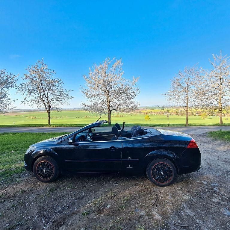 Second-hand Ford Focus Cabriolet 145 CP (106 kW) 2008 Negru Cabrio