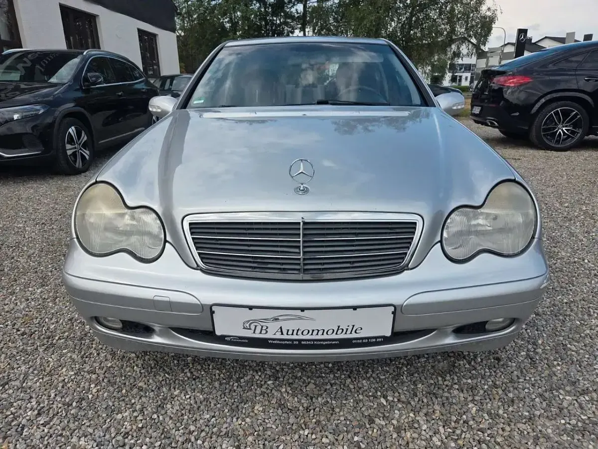 Gebraucht Mercedes C180 143 PS (105 kW) 2003 Silber Limousine