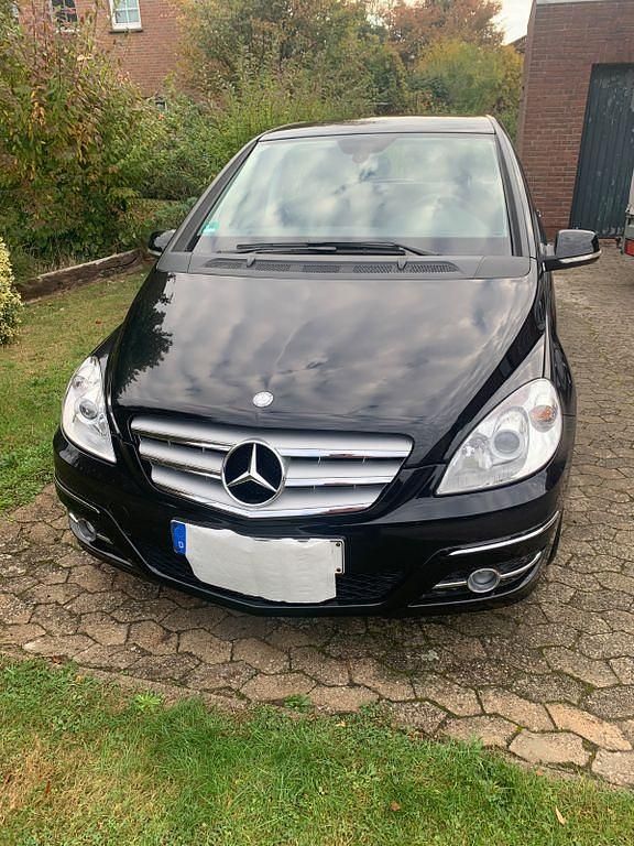 Schwarz Gebraucht 2011 Mercedes B160 Van / Kleinbus | 7.200 € (Fairer Preis) - Bild 1/4