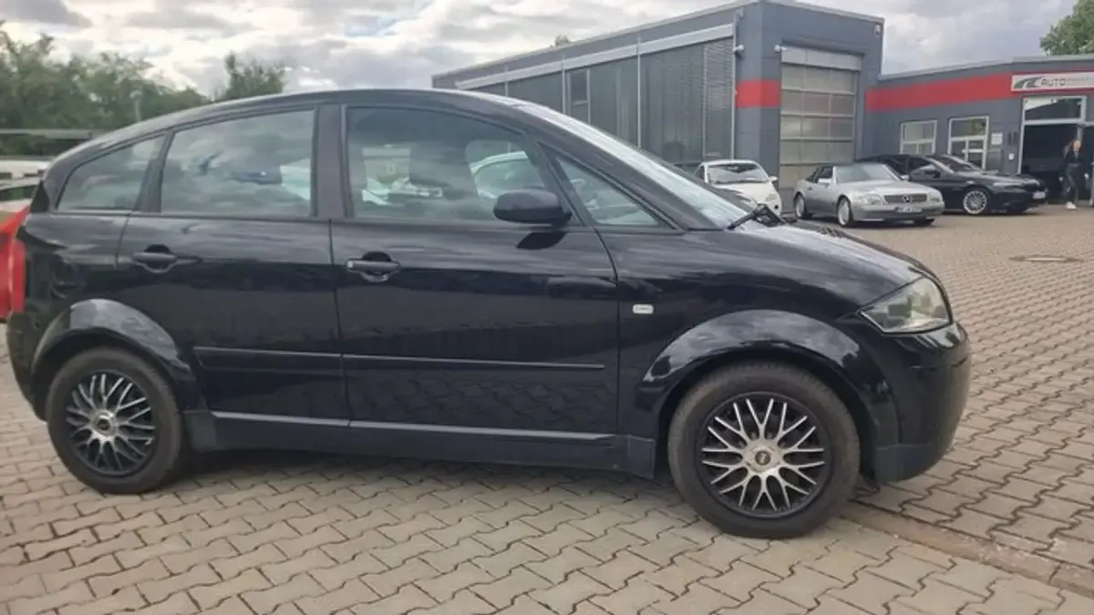 Gebraucht Audi A2 Premium 75 PS (55 kW) 2001 Brilliantschwarz ly9b Kleinwagen