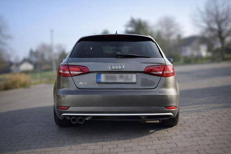 Gebraucht Audi A3 Sport 150 PS (110 kW) 2018 Grau Limousine