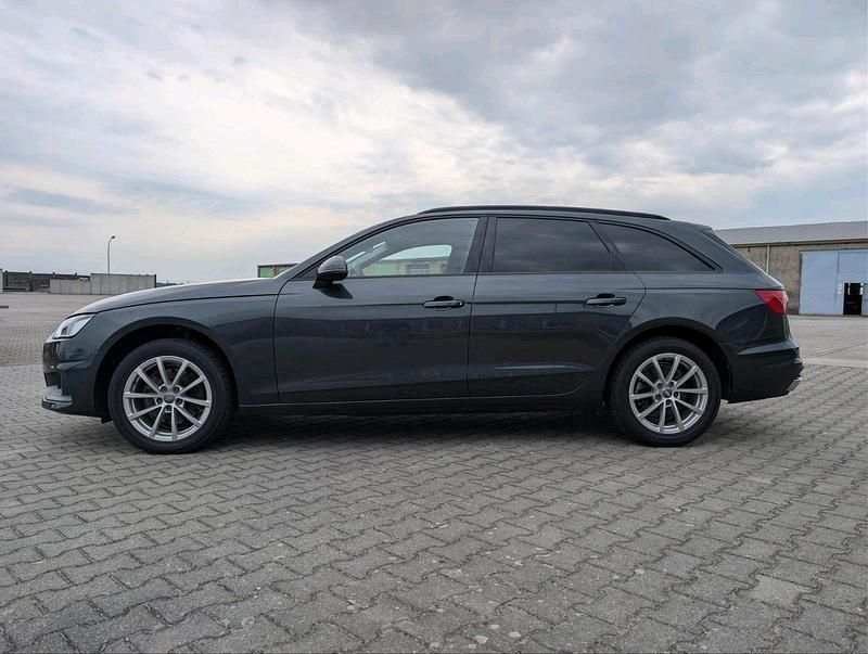 Second-hand Audi A4 150 CP (110 kW) 2023 Negru Break