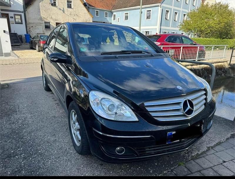 Schwarz Gebraucht 2006 Mercedes B170 Van / Kleinbus | 2.790 € (Fairer Preis) - Bild 1/4