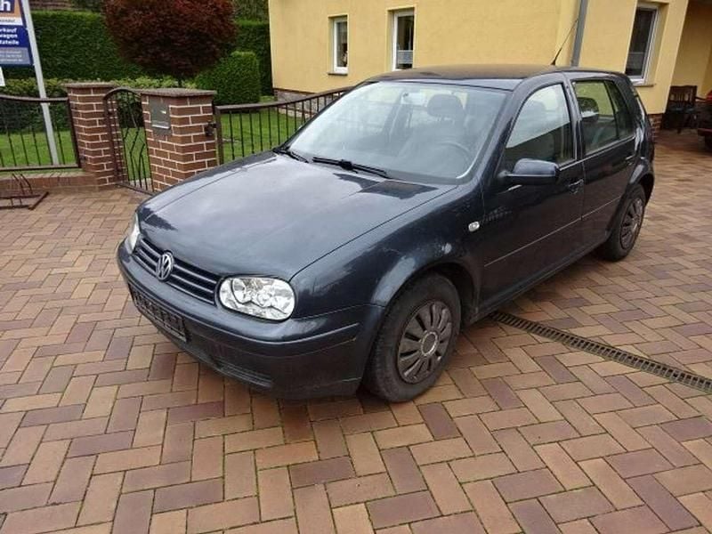Grau Gebraucht 2001 VW Golf IV Comfortline Limousine | 500 € (Superpreis) - Bild 1/4