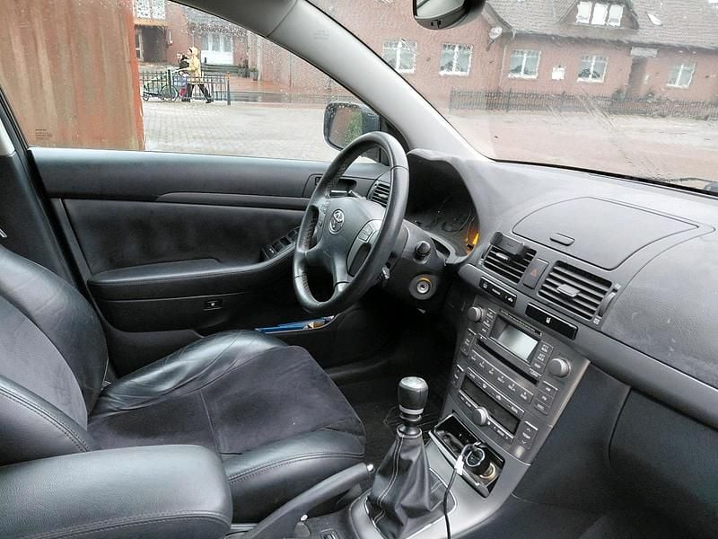 Gebraucht Toyota Avensis T2 179 PS (131 kW) 2006 Grau Kombi