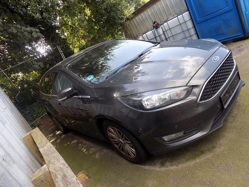 Gebraucht Ford Focus Cool & Connect 125 PS (91 kW) 2018 Limousine