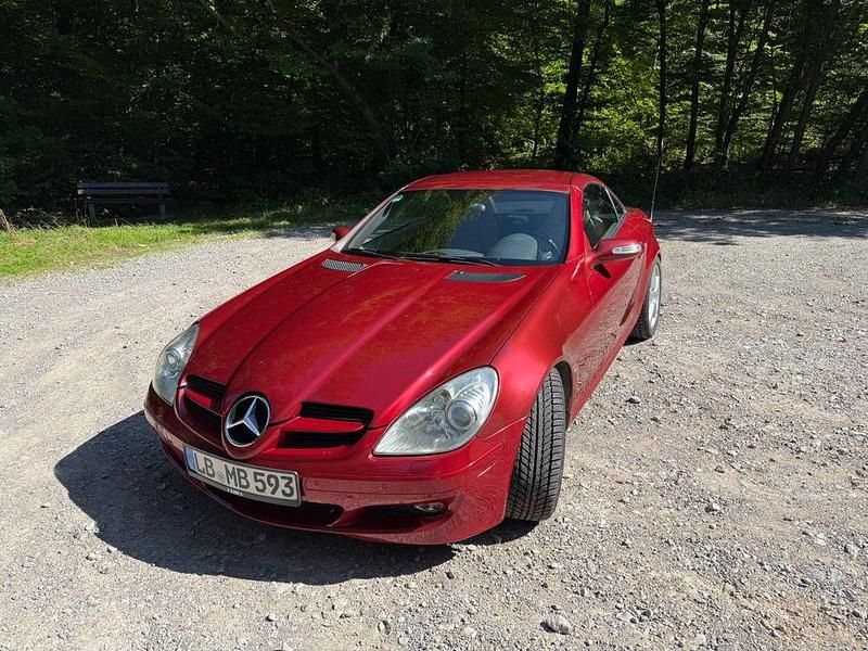 Rot Gebraucht 2004 Mercedes SLK350 Cabrio | 10.800 € (Fairer Preis) - Bild 1/4