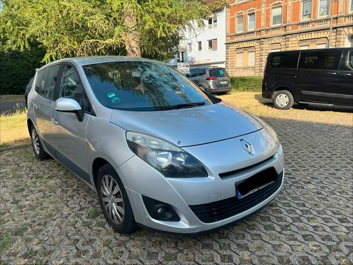 Gebraucht Renault Grand Scénic III 106 PS (77 kW) 2010 Silber Van / Kleinbus