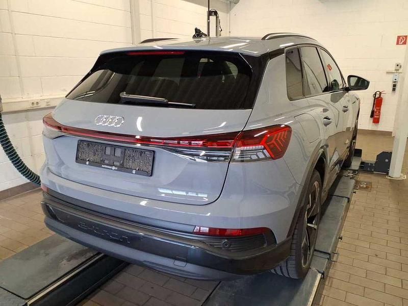 Gebraucht Audi Q4 e-tron Advanced 150 kW (204 PS) 2023 Grau SUV