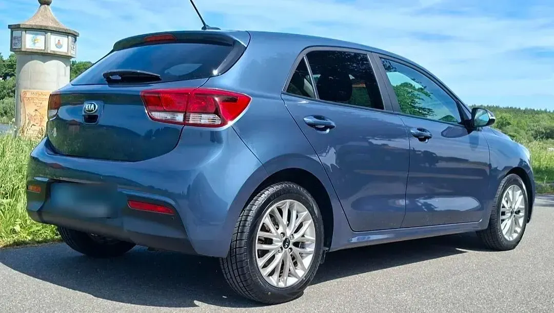 Gebraucht Kia Rio DREAM-TEAM Edition 84 PS (61 kW) 2017 Blau Kleinwagen