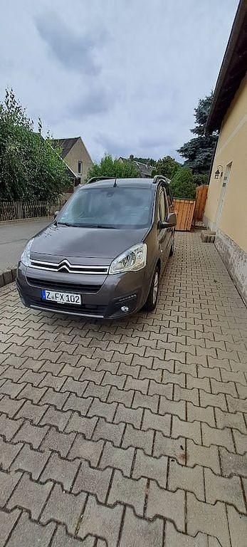 Braun Gebraucht 2017 Citroën Berlingo PureTech Van / Kleinbus | 9.700 € (Guter Preis) - Bild 1/4