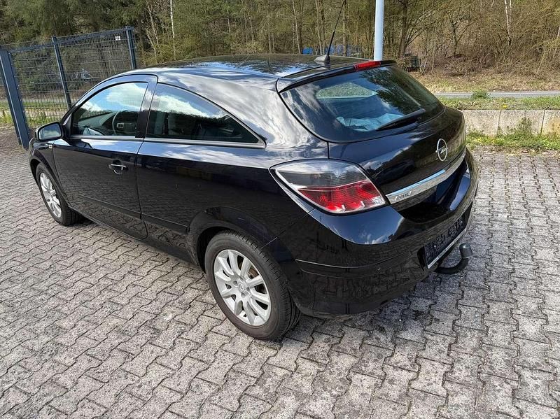 Gebraucht Opel Astra GTC Edition 105 PS (77 kW) 2007 Saphirschwarz mi2 Kleinwagen