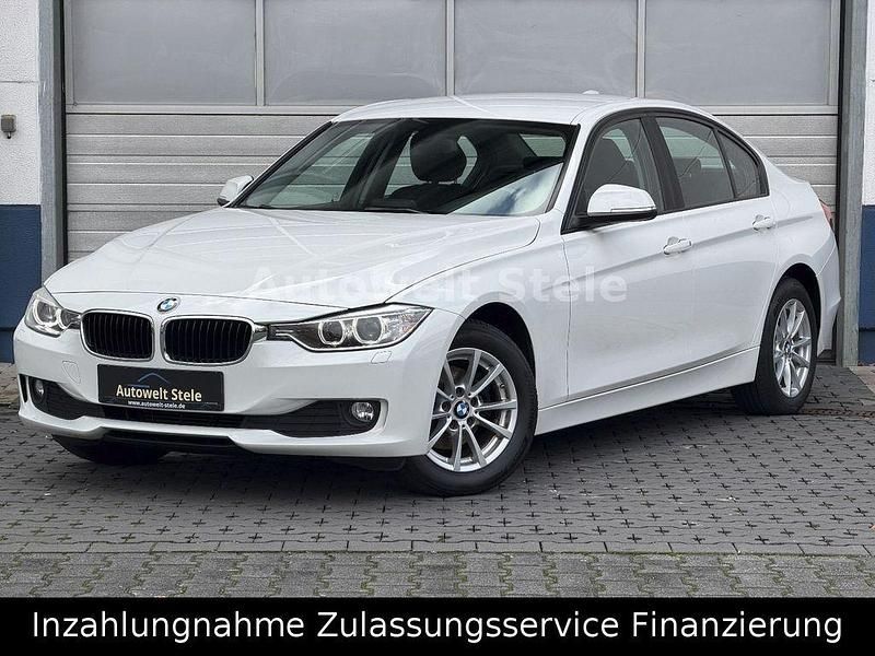 Weiß Gebraucht 2015 BMW 316 Sport Line Limousine | 12.400 € (Fairer Preis) - Bild 1/4