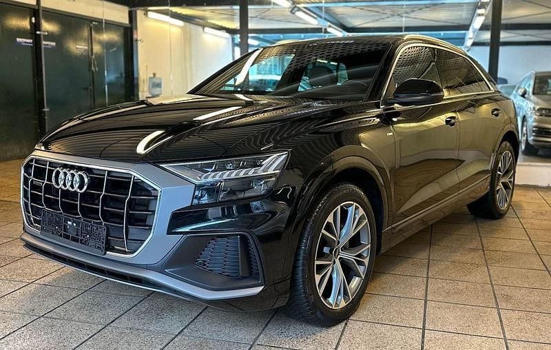 Schwarz Gebraucht 2022 Audi Q8 S-line plus SUV | 58.450 € - Bild 1/4