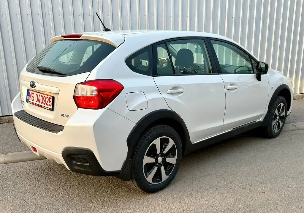 Käytetty Subaru XV Active 114 HP (83 kW) 2013 Valkoinen Katumaasturi