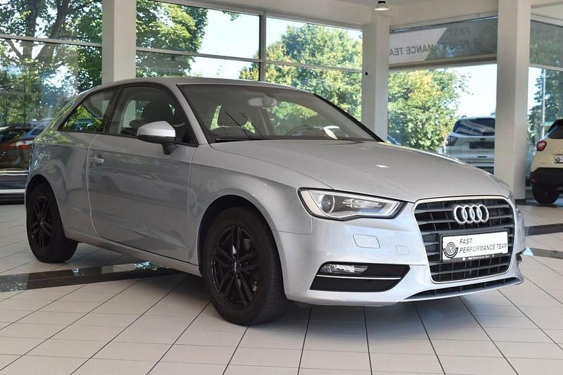 Gebraucht Audi A3 Attraction 110 PS (80 kW) 2015 Silber Limousine