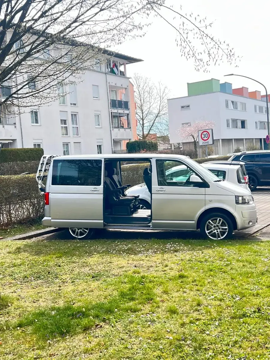 Gebraucht VW Multivan 180 PS (132 kW) 2011 Silber Van / Kleinbus