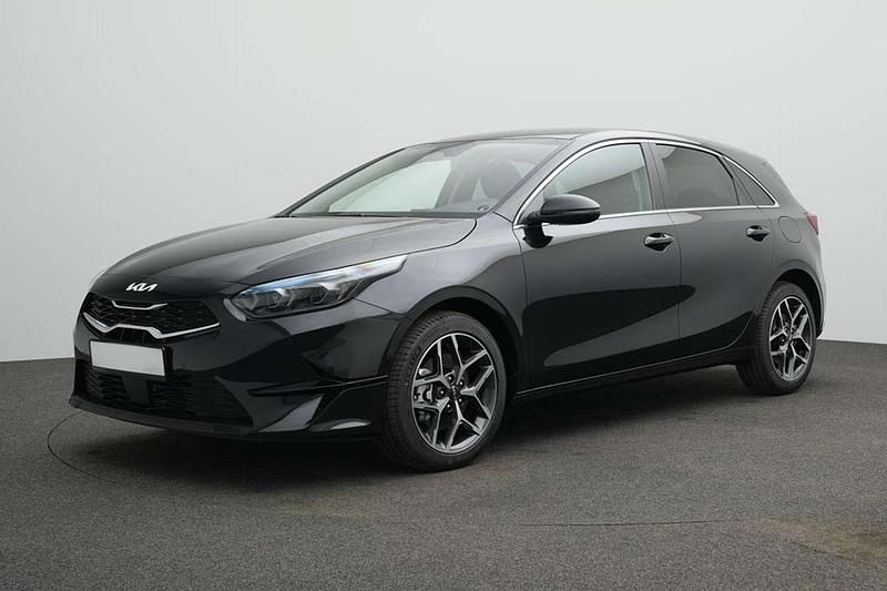 Gebraucht Kia Ceed 140 PS (102 kW) 2025 Schwarz Kleinwagen