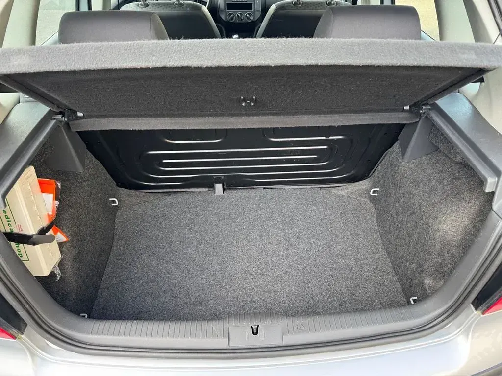 Gebraucht VW Polo Basis 64 PS (47 kW) 2003 Silber Limousine