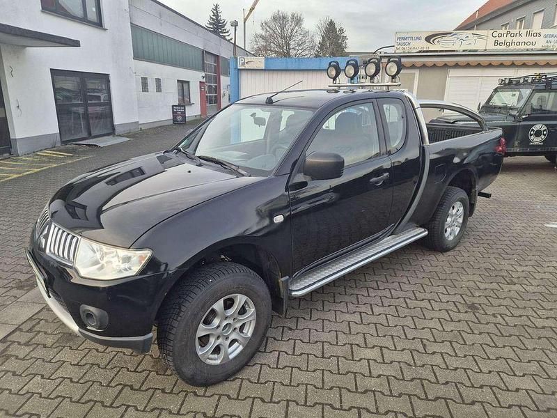 Gebraucht Mitsubishi L200 Invite 136 PS (100 kW) 2010 Schwarz Abholung
