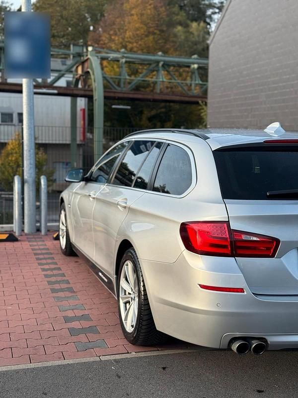 Gebraucht BMW 530 204 PS (150 kW) 2011 Grau Kombi
