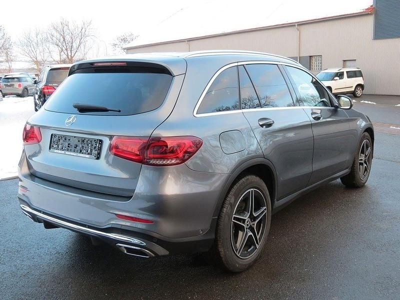 Gebraucht Mercedes GLC300 AMG line 245 PS (180 kW) 2020 Selenitgrau  metalliclack SUV