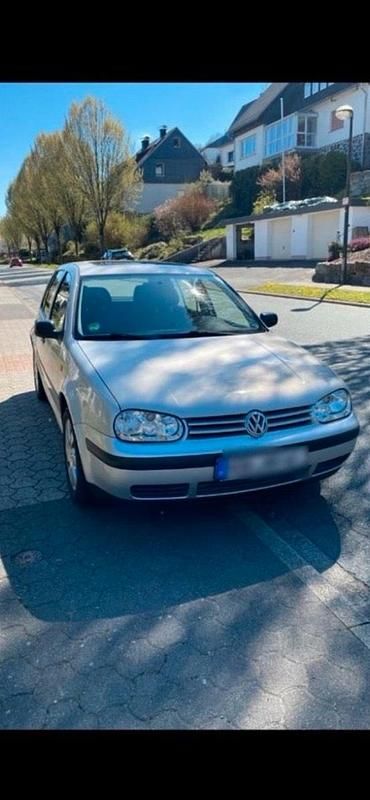 Silber Gebraucht 2002 VW Golf IV Kleinwagen | 500 € (Superpreis) - Bild 1/4