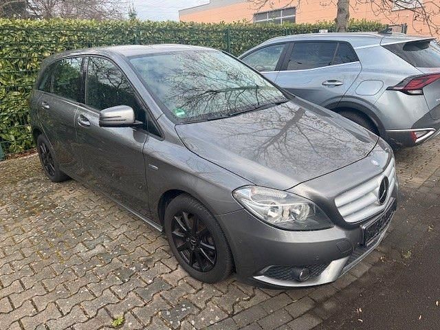 Gebraucht Mercedes B180 122 PS (89 kW) 2012 Grau Van / Kleinbus
