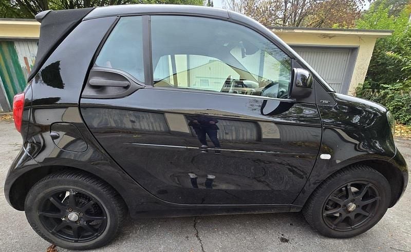 Schwarz Gebraucht 2019 Smart ForTwo Cabrio Cabrio | 15.950 € (Guter Preis) - Bild 1/4