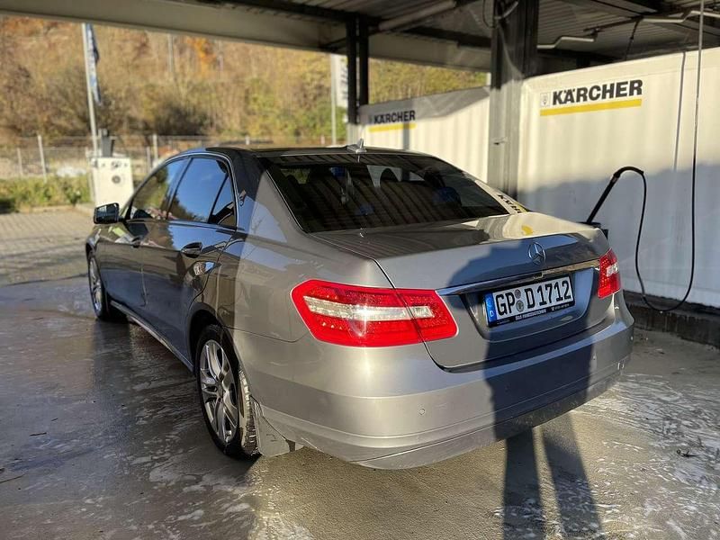 Gebraucht Mercedes E250 204 PS (150 kW) 2011 Limousine