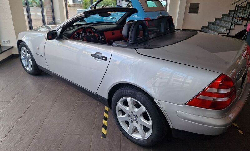 Gebraucht Mercedes SLK230 193 PS (141 kW) 1998 Silber Cabrio