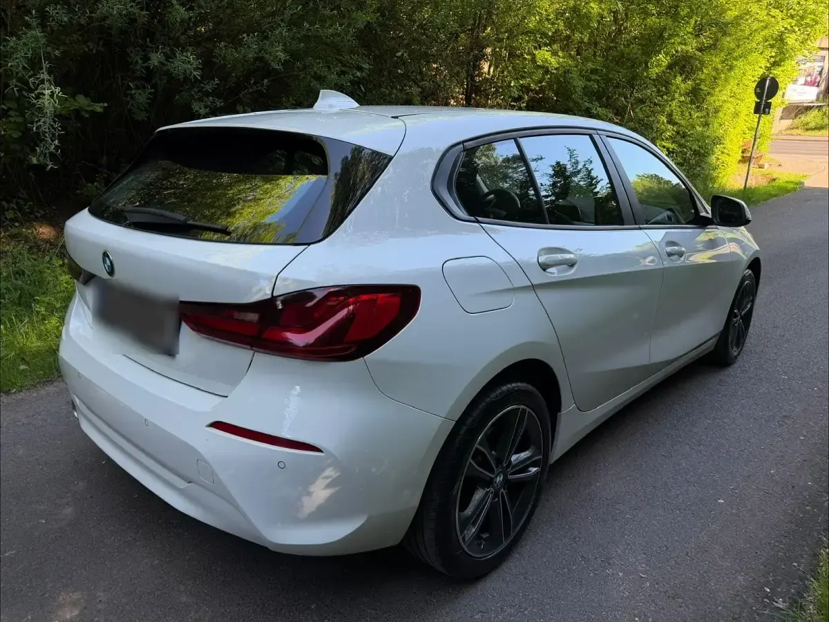 Używany BMW 116 Advantage 109 KM (80 kW) 2021 Biały Hatchback