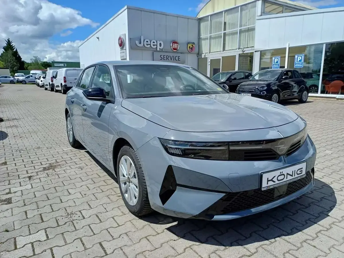 Neu Opel Astra Edition 145 PS (106 kW) 2026 Grafik grau Limousine