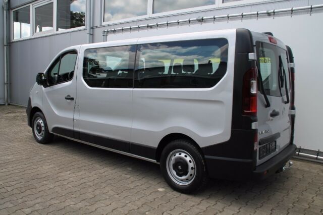 Gebraucht Opel Vivaro 90 PS (66 kW) 2015 Silber metallic Van / Kleinbus