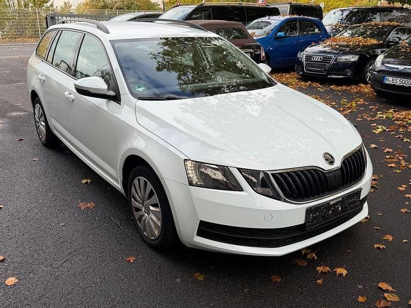 Weiß Gebraucht 2018 Skoda Octavia Active Kombi | 11.400 € (Guter Preis) - Bild 1/4