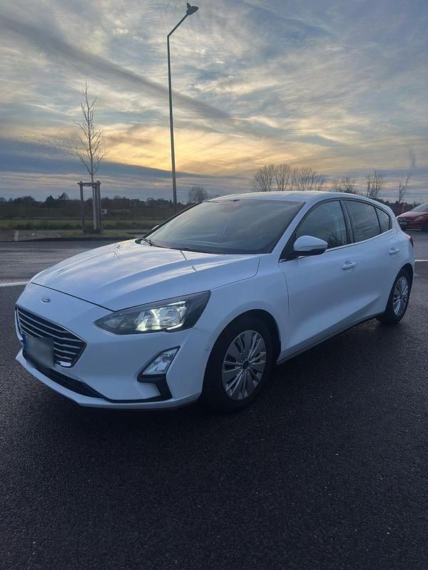 Gebraucht Ford Focus Cool & Connect 120 PS (88 kW) 2020 Weiß Limousine