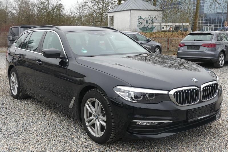 Gebraucht BMW 520 Performance 190 PS (139 kW) 2017 Black sapphire metallic Kombi
