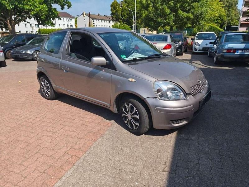 Gold Gebraucht 2005 Toyota Yaris Limousine | 2.490 € (Etwas zu teuer) - Bild 1/4