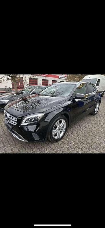 Schwarz Gebraucht 2017 Mercedes GLA200 SUV | 19.499 € (Fairer Preis) - Bild 1/4
