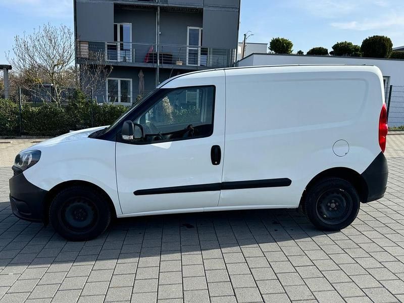 Gebraucht Fiat Doblò 95 PS (69 kW) 2020 Weiß Van / Kleinbus