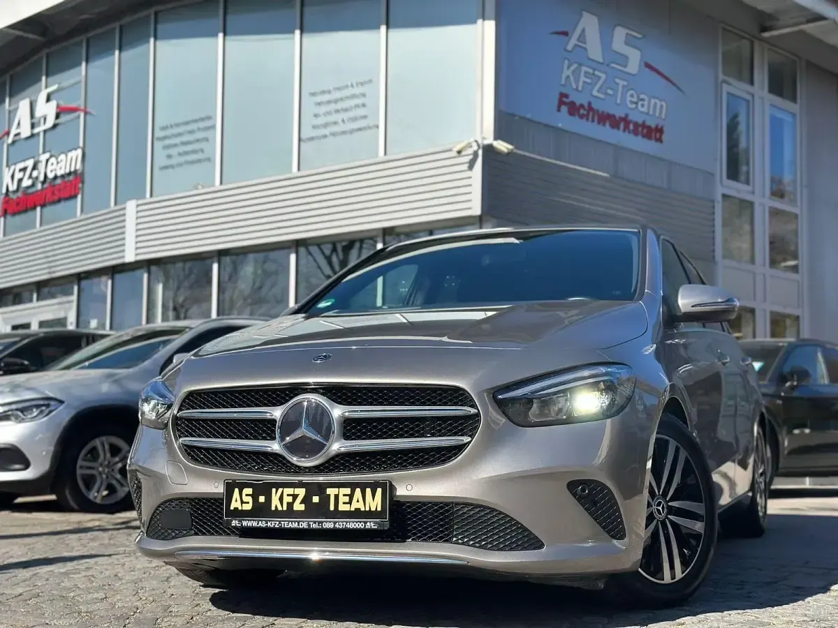 Gebraucht Mercedes B200 163 PS (119 kW) 2019 Silber Kleinwagen