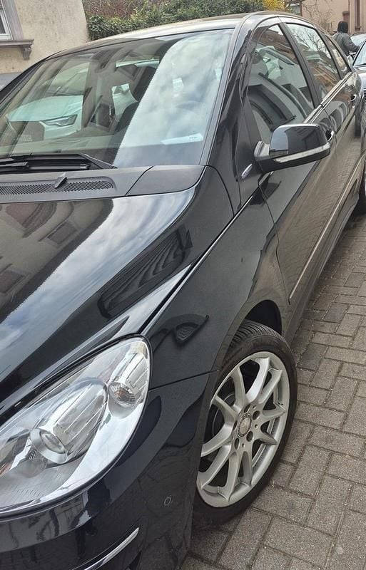 Gebraucht Mercedes B180 116 PS (85 kW) 2011 Schwarz Van / Kleinbus